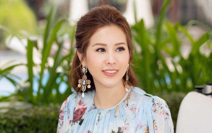 Nhận 'cái tát từ cô bạn không thân', Hoa hậu Thu Hoài cay đắng: 'Tôi cho họ công việc, họ trả tôi tin đồn xấu xí sau lưng'