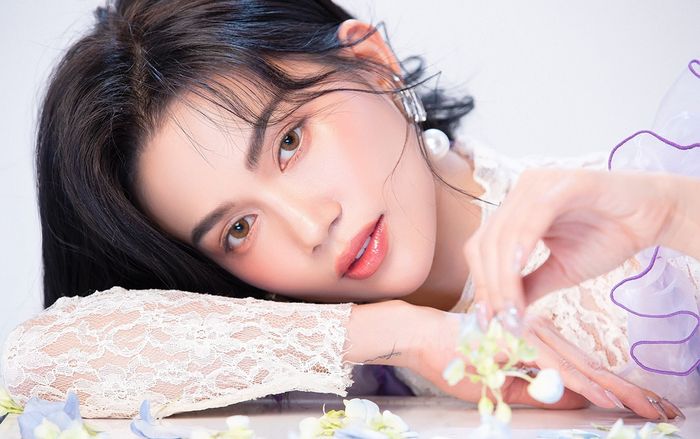 Sĩ Thanh khoe vẻ 'kẹo ngọt' đón Tết, chia sẻ bí quyết kín đáo vẫn gợi cảm 'hết nấc'