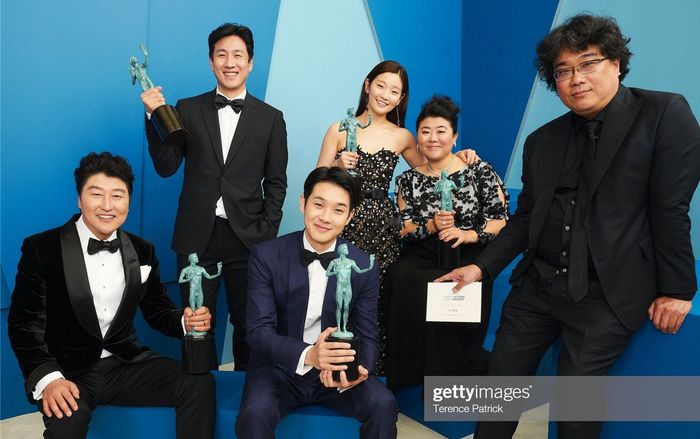 Dàn diễn viên 'Ký sinh trùng' thắng lớn tại 'SAG Awards 2020'