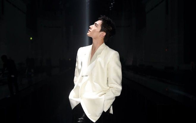 Dương Dương thu hút nhiều ánh nhìn khi xuất hiện tại trời Tây, 'ăn đứt' tiểu thịt tươi Âu Mỹ với vẻ ngoài điển trai