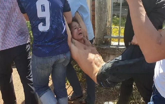 Trung uý công an bị kẻ nghi trộm cây mai của nhà dân chém rách bụng