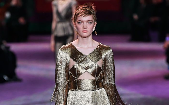 Couture Dior Xuân, Hè 2020 - khi những nữ thần vàng vút bay trên sàn runway