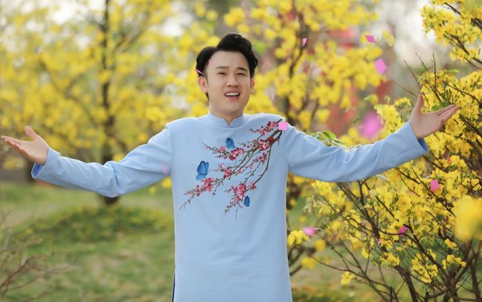 Dương Triệu Vũ gặp nguy hiểm, suýt ngã từ trên khinh khí cầu khi quay MV Tết