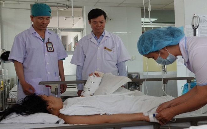 Dự tiệc tất niên, chị bị chém đứt lìa cánh tay khi can hàng xóm truy sát em trai