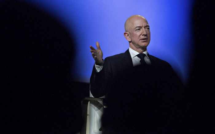 Tỷ phú giàu nhất thế giới Jeff Bezos bị hack điện thoại, lộ nhiều thông tin quan trọng