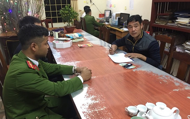 Không có tiền đem về cho vợ ăn Tết, người đàn ông tự cắt tay giả vờ báo công an bị cướp 28 triệu đồng