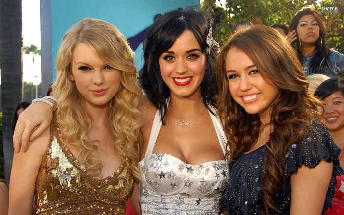 Loạt tin giả tràn lan sau bê bối của Grammy: Không có chuyện Taylor Swfit, Katy Perry, Miley Cyrus,… bị mất đề cử