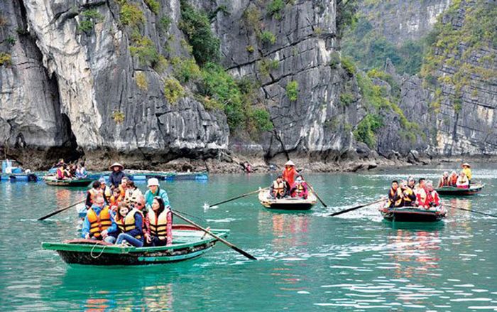 Du khách Hàn Quốc tử vong do lật đò tại vịnh Hạ Long vào ngày mùng 1 Tết