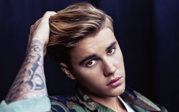 Justin Bieber bật khóc khi chia sẻ về album mới tại buổi họp mặt kín