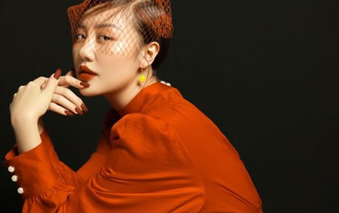 Vừa ở bên gia đình vào mùng 1, Văn Mai Hương đã 'xuất ngoại' để đón Tết bên bạn trai