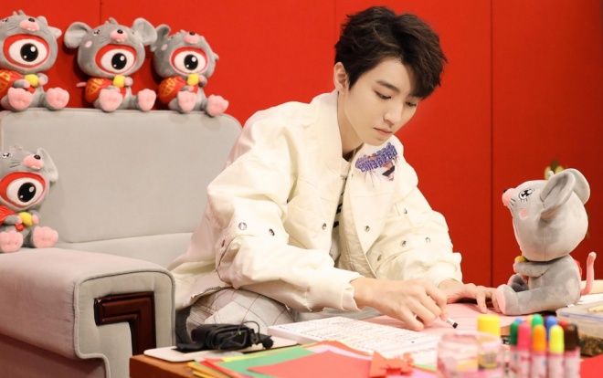 Vương Tuấn Khải tự nhận là fan cuồng của Châu Kiệt Luân và thắc mắc bản thân có thật sự trông vô cùng trưởng thành khi tự mình lái xe hay không