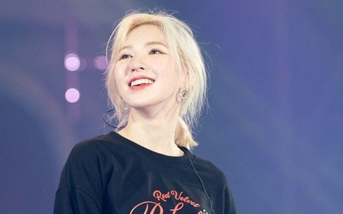 Không tham gia concert vì chấn thương, Wendy vẫn tốt bụng gửi quà cho staff trong tour diễn của Red Velvet