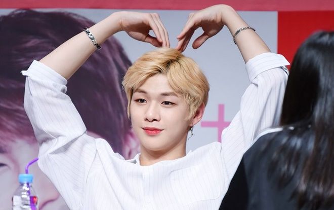 Kang Daniel trở lại sau 2 tháng tuyên bố ngừng hoạt động vì trầm cảm