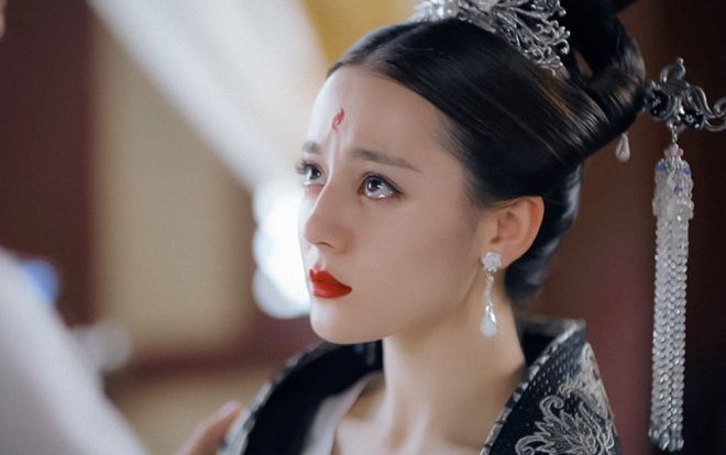 Netizen Trung - Việt phản hồi trái ngược về tạo hình của Địch Lệ Nhiệt Ba trong ‘Chẩm thượng thư’