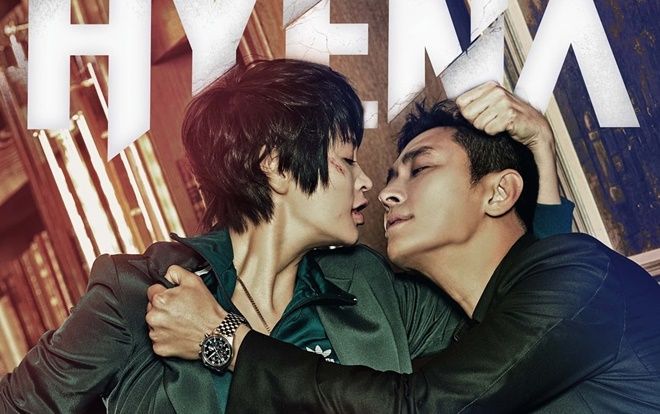 'Hyena': Chị đại Kim Hye Soo - Joo Ji Hoon 'yêu hay chết', khoảng cách 12 tuổi đáng là bao!