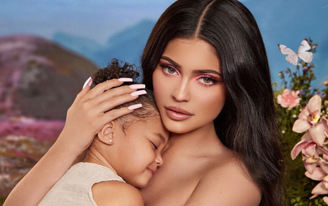 ‘Triệu phú’ Stormi 2 tuổi sẽ hợp tác cùng mẹ Kylie Jenner trong BST mỹ phẩm Valentine