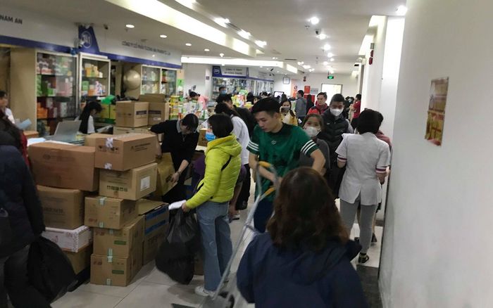 Hét giá khẩu trang cao gấp hàng chục lần vì virus Corona, người bán có thể bị phạt tới 3 năm tù