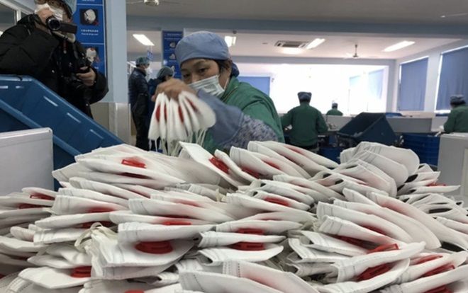 Người Thượng Hải: 'Trả giá gấp 10 lần cũng không có khẩu trang mà mua'