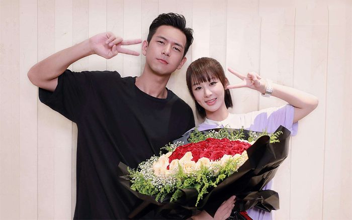 Chỉ 1 chi tiết nhỏ, fan couple Dương Tử - Lý Hiện khẳng định chắc nịch thần tượng đang hẹn hò