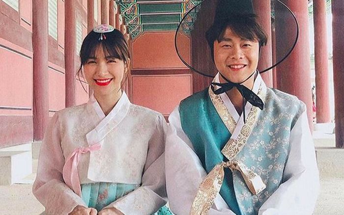 Chỉ một dòng status, dân mạng tiếp tục đồn đoán Hoà Minzy đã sinh con đầu lòng?