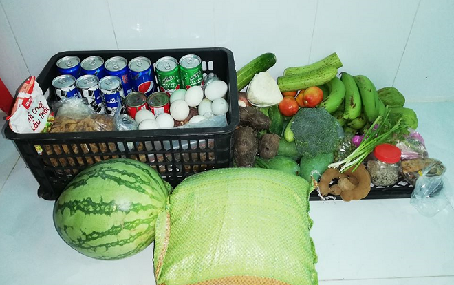 Biết tin trường cho nghỉ học phòng ngừa virus Corona, bố mẹ ở quê liền 'tiếp tế' lương thực khiến cậu sinh viên bất ngờ