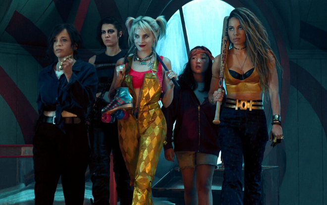 Bộ jumpsuit vàng gây sốt của Harley Quinn đã làm stylist 'bạc đầu'