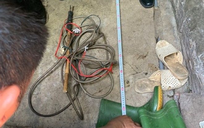 Người phụ nữ tử vong bất thường trên giường ngủ, cổ có vết nghi do chích điện