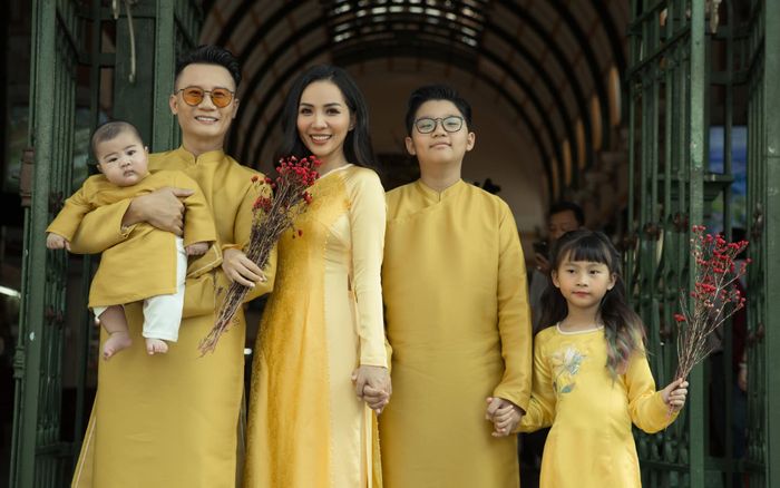 Hoàng Bách viết status đậm chất ngôn tình, gọi bà xã Thanh Thảo là 'định mệnh đẹp đẽ nhất đời'