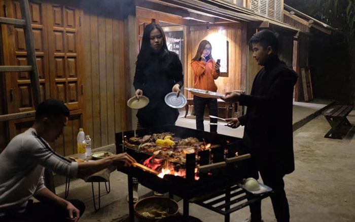 Loạt bằng chứng cho thấy tình cũ Quang Hải đã có bạn trai mới, lại còn đưa nhau về quê ăn Tết