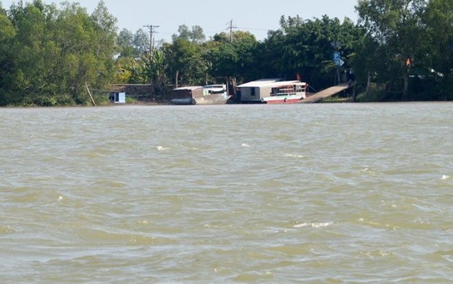 Người đàn ông chết đuối khi nhảy xuống sông cứu bé trai
