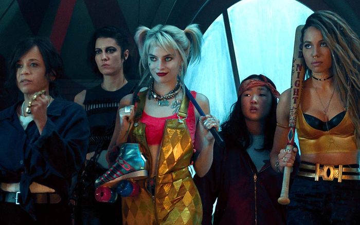 'Birds of Prey': Nhan sắc thật của các chị đại ngoài đời
