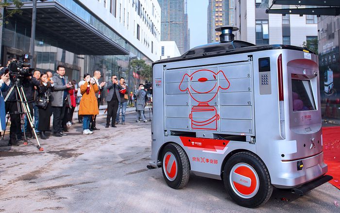 Trung Quốc thực hiện giao hàng bằng robot ở tâm dịch virus corona