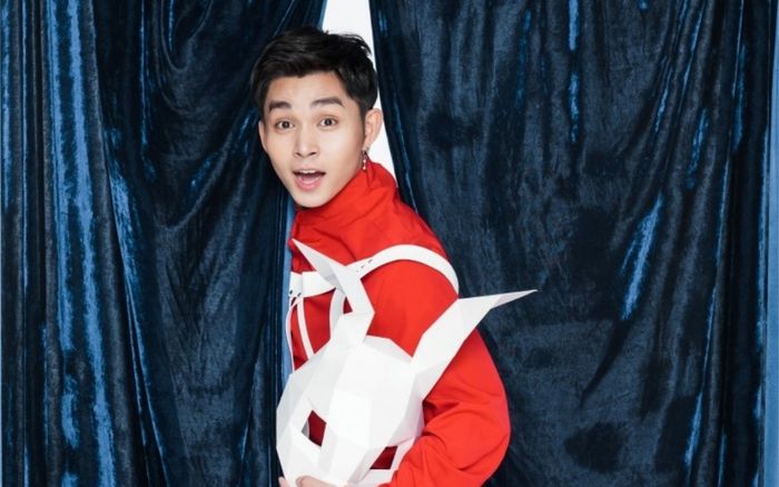 Jun Phạm chơi trội, đầu tư gần 10 set đồ, đội mặt nạ thỏ trắng chụp ảnh thời trang