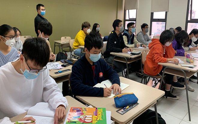 Virus corona diễn biến phức tạp, 63 tỉnh thành trên cả nước quyết định kéo dài thời gian nghỉ của học sinh