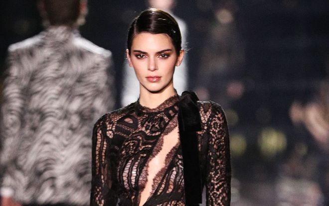 Kendall Jenner trở lại với New York Fashion Week, diện đồ cắt xẻ lạnh lùng quyến rũ