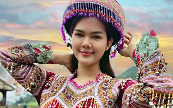 Sau chuyện tình bí mật với cầu thủ kém 2 tuổi, Ngọc Trinh 'khoe' vẻ đẹp dịu dàng