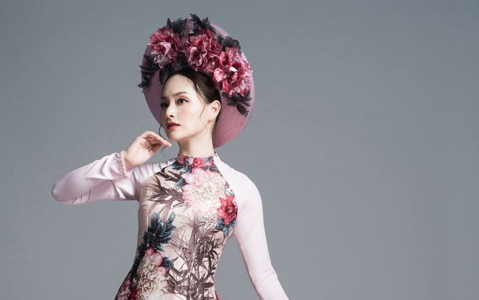 Ngắm Lan Phương thanh thoát trong tà áo dài: ‘Gái một con trông mòn con mắt' là đây!