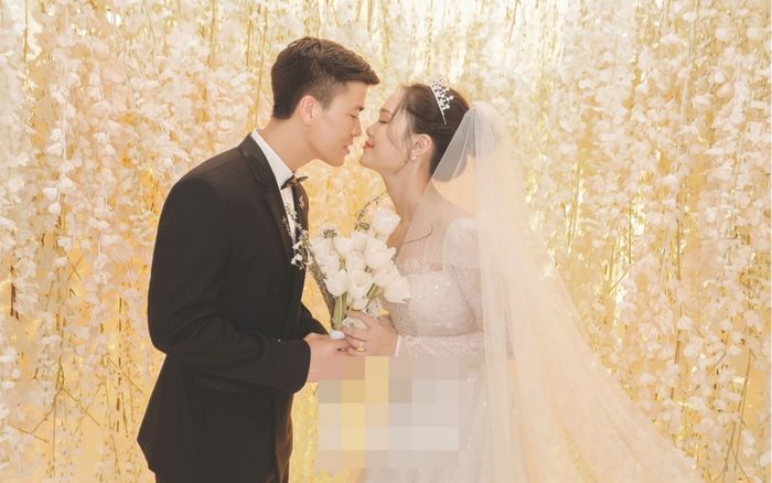 Bật mí chất liệu tuyệt đẹp tạo nên chiếc váy 'như mơ' trong lễ cưới Duy Mạnh - Quỳnh Anh
