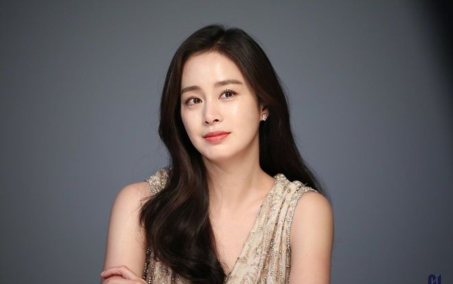 Thần sắc đẹp ngút ngàn, ai nghĩ Kim Tae Hee là mẹ hai con ở tuổi 40