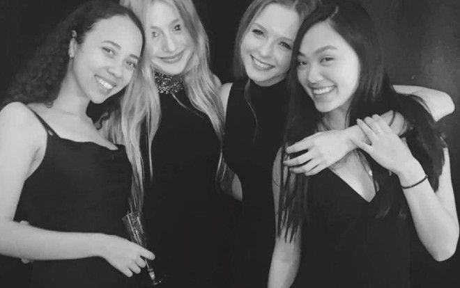 Nụ cười tự tin khiến con gái lớn của Lý Liên Kiệt trở thành tiêu điểm tại prom trong trường