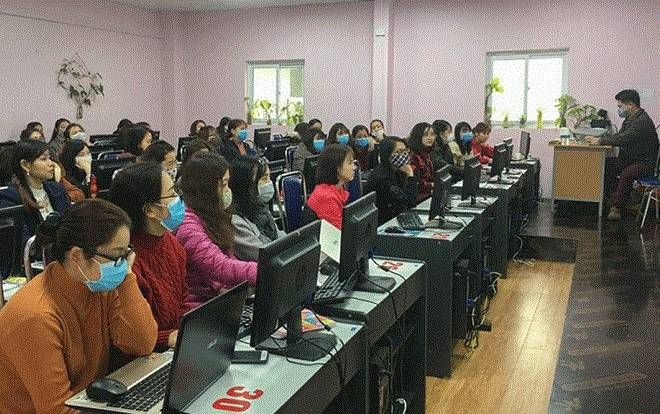 Thu tiền học online trong thời gian nghỉ học do virus Corona, trường học bị phụ huynh phản ứng