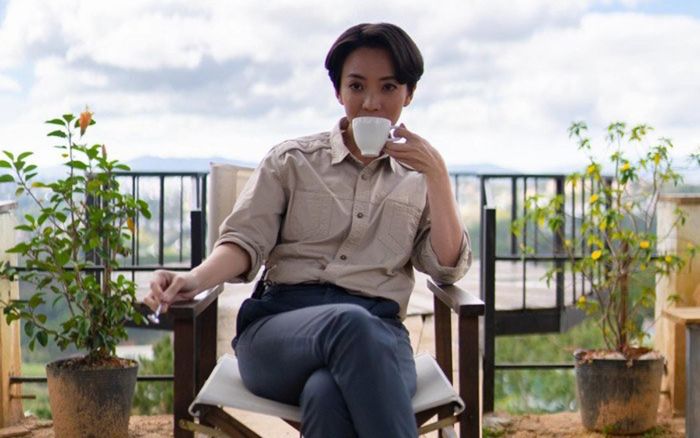 Đi sự kiện thì xa hoa còn bình thường, Thu Trang chỉ thích mang đôi dép mười mấy nghìn này