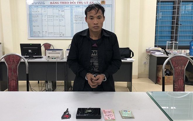 Đại úy công an bị kẻ lạ mặt bắn khi khám nhà nghi phạm ma túy