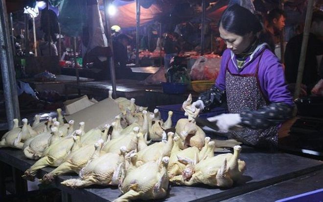 Đêm mưu sinh ở chợ đầu mối lớn nhất Thủ đô