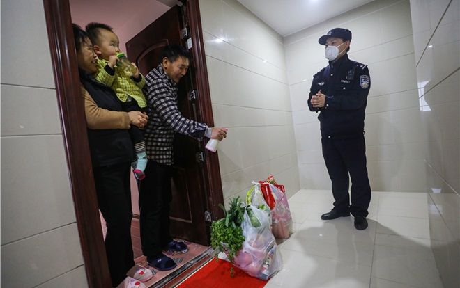 Cả gia đình Vũ Hán mỗi người một nơi giữa dịch virus corona