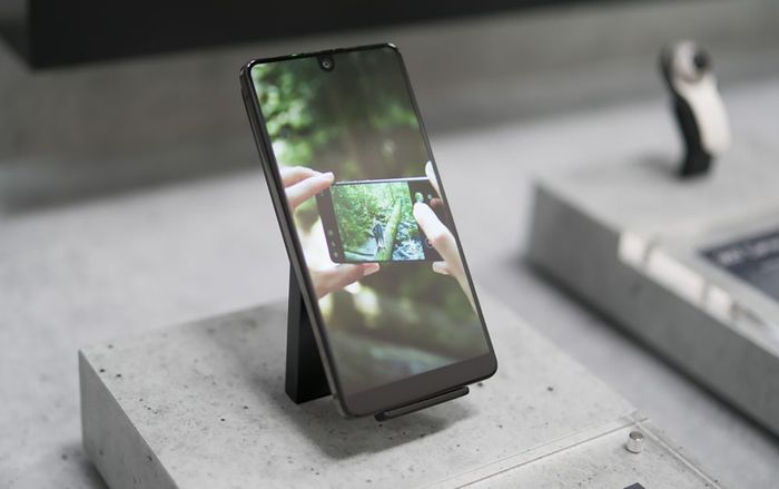 Startup sản xuất smartphone của cha đẻ Android dừng hoạt động
