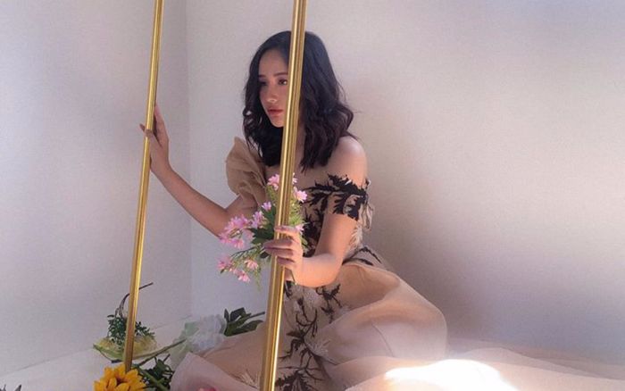 Mai Phương Thúy hóa công chúa hoa đẹp 'rụng rời' nhưng phảng phất nỗi cô đơn ngày Valentine