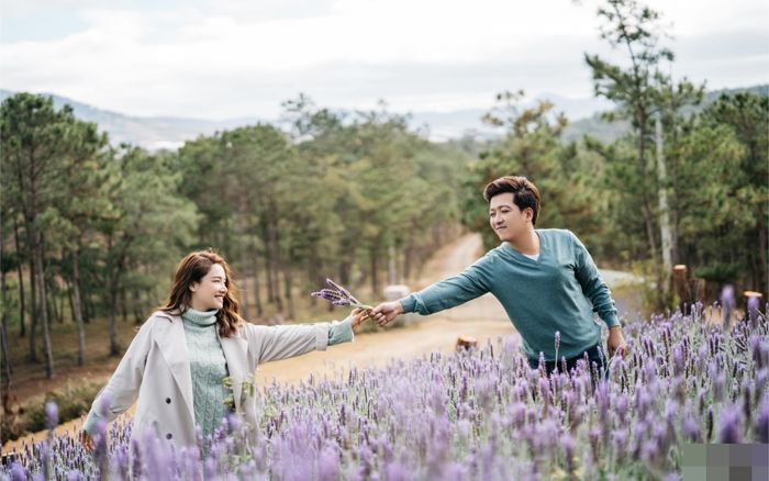 Nhã Phương âu yếm Trường Giang thế này trong ngày Valentine, ai mà không ngưỡng mộ