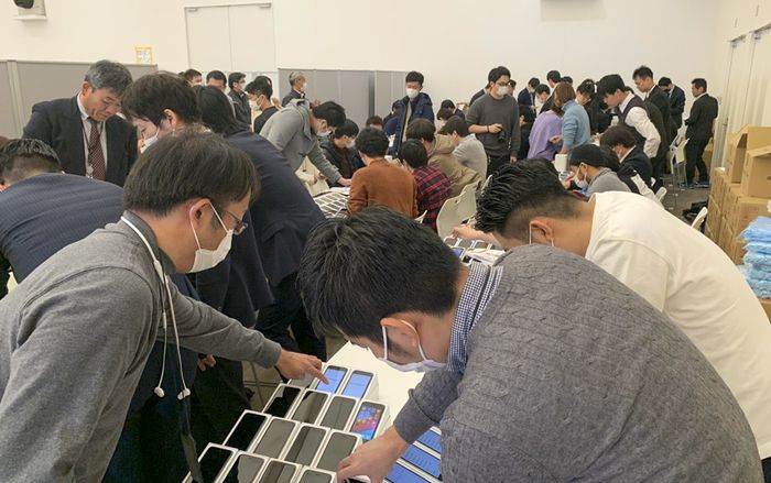 Nhật Bản cấp 2000 chiếc iPhone cho hành khách mắc kẹt trên du thuyền Diamond Princess vì virus corona