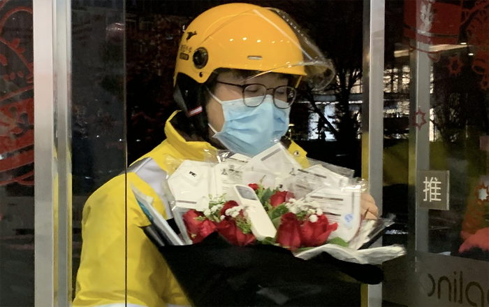 Đây là cách các cặp đôi tận hưởng Valentine ở TQ trong mùa dịch covid-19